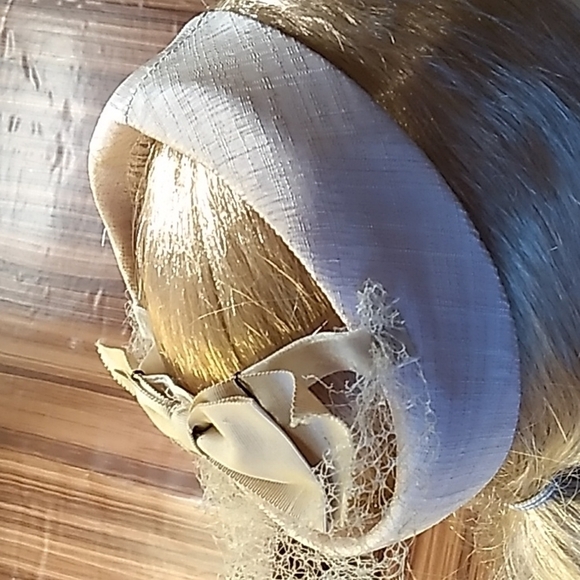 Vintage ladies headpiece hat bow - Picture 3 of 4